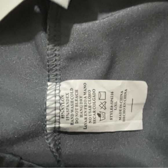 Fit in women athletic shorts size L/XL - Picture 4 of 6